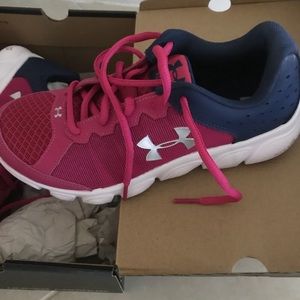 New Under Armour tennis shoes 5Y